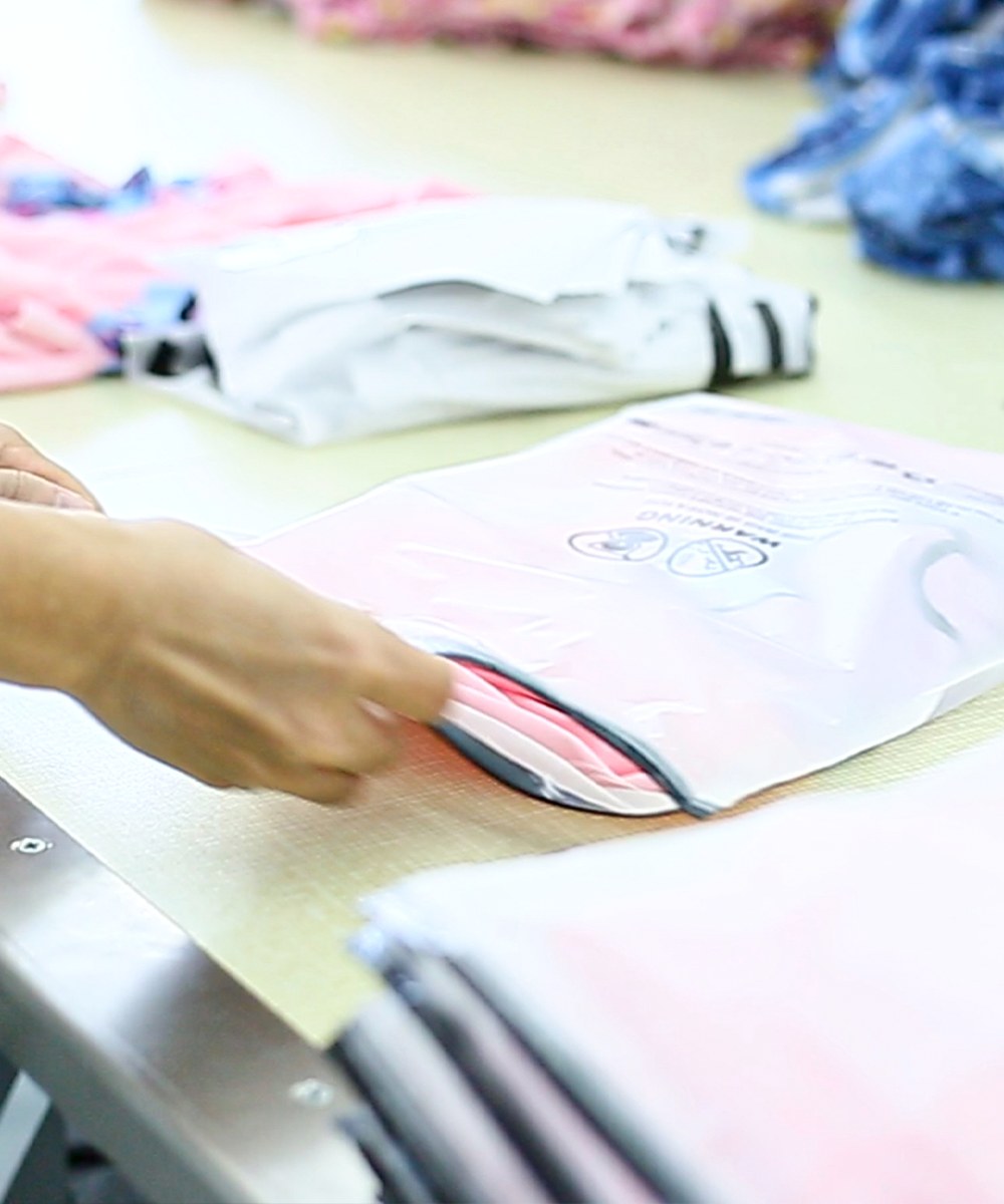 Packing finished garments into polybag